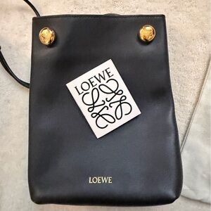 NWT Loewe Pebble Pouch in Black Smooth Calkskim